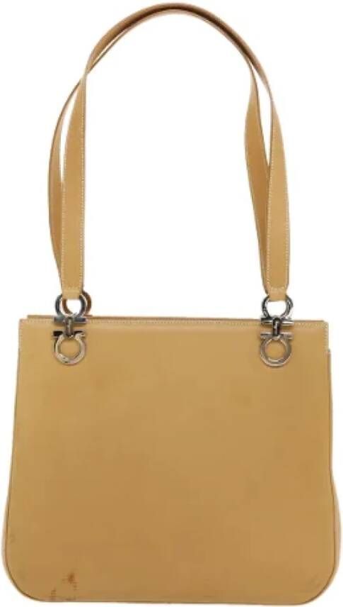 Salvatore Ferragamo Pre-owned Leather shoulder-bags Geel Dames