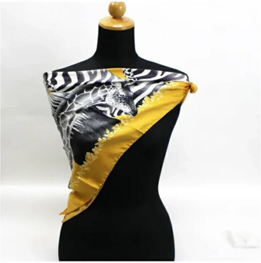 Salvatore Ferragamo Pre-owned Silk scarves Zwart Dames