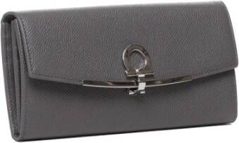 Salvatore Ferragamo Gehamerd Kalfsleren Continental Wallet Grijs Dames
