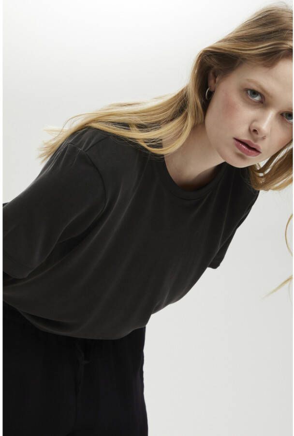 Soaked in Luxury Columbine los fit tee Zwart Dames