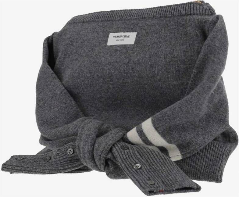 Thom Browne Sweater-shaped bag made of merino wool Sleeves that double as shoulder straps adjustable Iconic triple contrasting band Zipper top closure Logo label detail Gray white Made in Italy Composition: 100% merino wool Grijs Dames