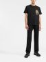 Versace Jeans Couture T-shirt girocollo con tasca e logo stampato uomo 73Gah6R0-Js099 Nero Oro Zwart Heren - Thumbnail 4