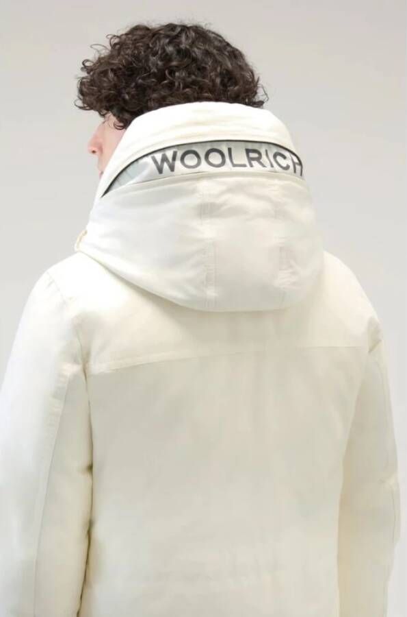Woolrich Witte Jassen met Capuchon en Logo Patch Wit Heren