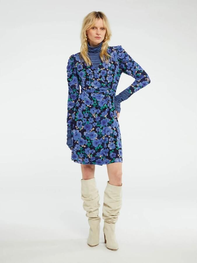 Fabienne Chapot gebloemde wikkeljurk Flake van gerecycled polyester blauw - Foto 4