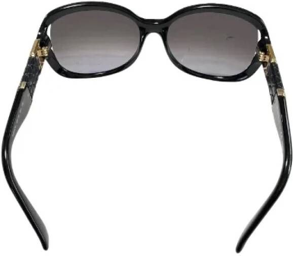 Fendi Vintage Pre-owned Plastic sunglasses Zwart Dames