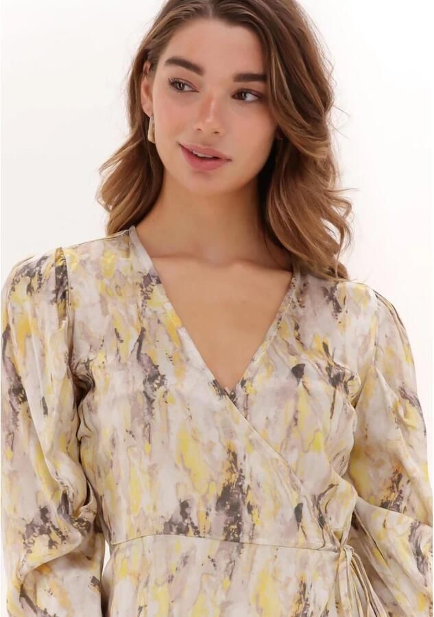 Freebird satijnen wikkeljurk Omra met all over print ecru geel grijs - Foto 2
