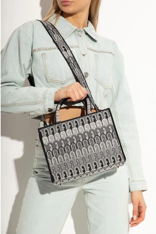 Furla Grijze Shopper van Gerecycled Stof met All-Over Logo Motief Grijs Dames - Foto 4