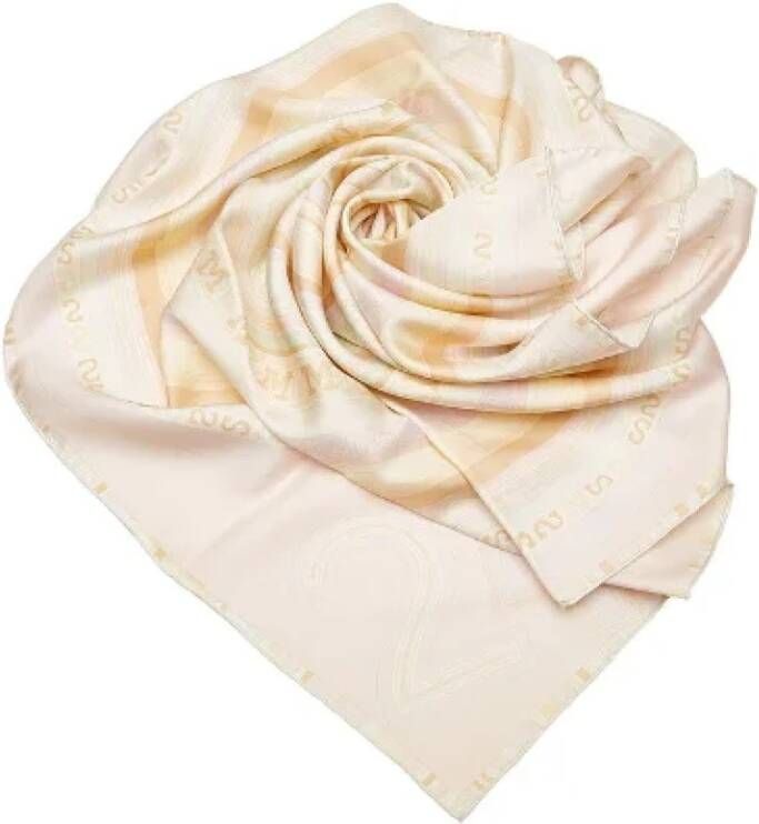 Hermès Vintage Pre-owned Silk scarves Beige Dames