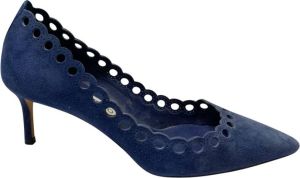 Jimmy Choo Pre-owned Jimmy Choo Scalloped Perforated Pumps in Blue Suede Blauw Dames