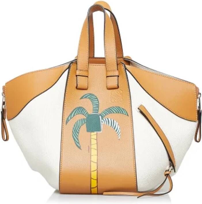 Loewe Pre-owned Canvas handbags Bruin Dames