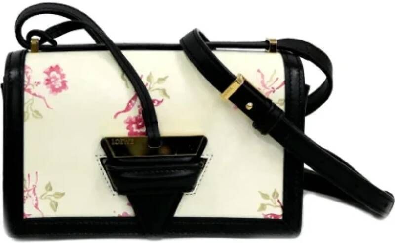 Loewe Pre-owned Leather shoulder-bags White Dames