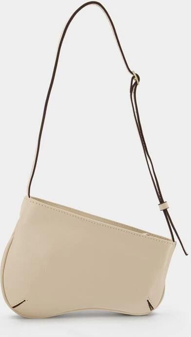 Manu Atelier Hobo bags Mini Curve Hobo Bag Ivory Leather in beige - Foto 3