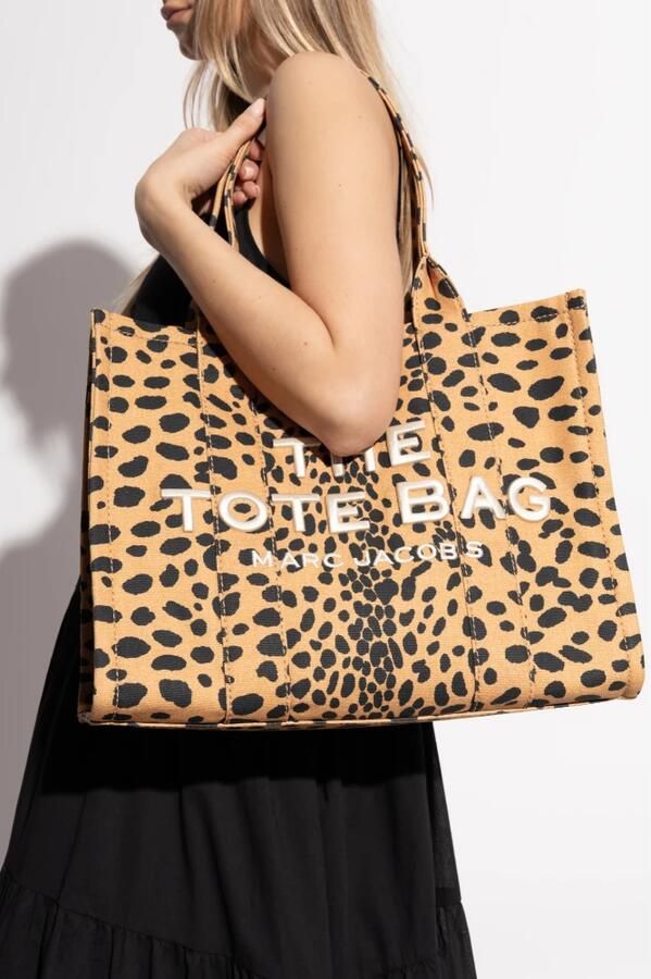 Marc Jacobs Shoppers & Totes 'The Cheetah Canvas Large Tote' Shopping Bag in bruin - Foto 6