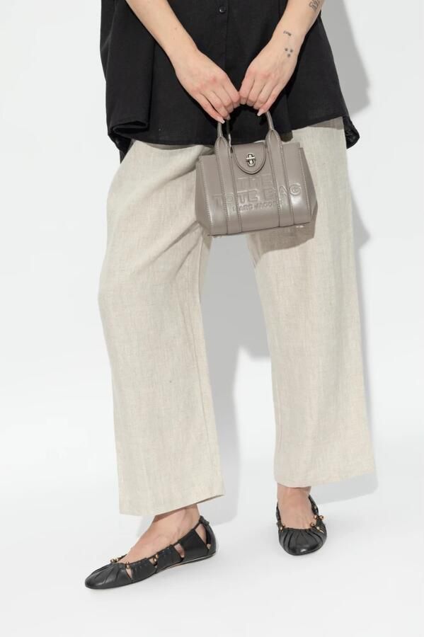 Marc Jacobs Shoppers & Totes The Crossbody Leather Grey in grijs - Foto 6