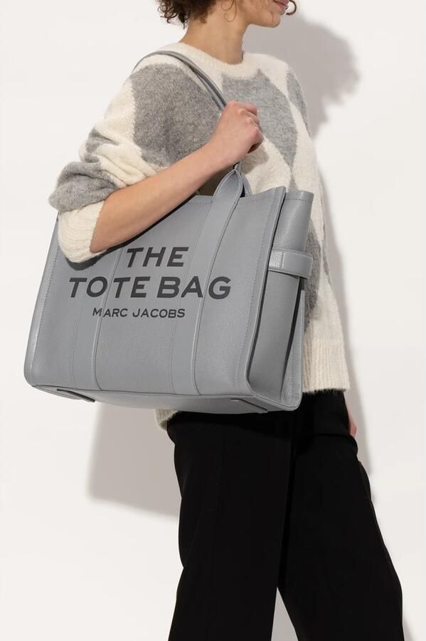 Marc Jacobs Shoppers & Totes The Large Tote in grijs - Foto 6