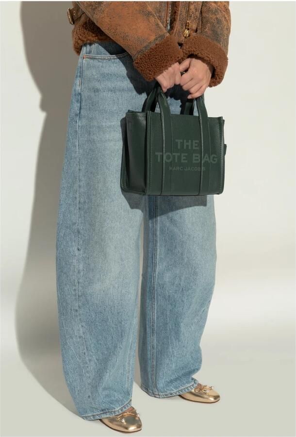 Marc Jacobs Shoppers & Totes The Small Leather Tote Bag in groen - Foto 4