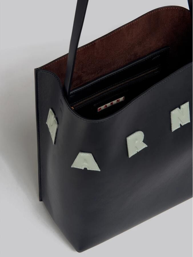 Marni Iconische schoudertas van kalfsleer met platte band Black Dames - Foto 7