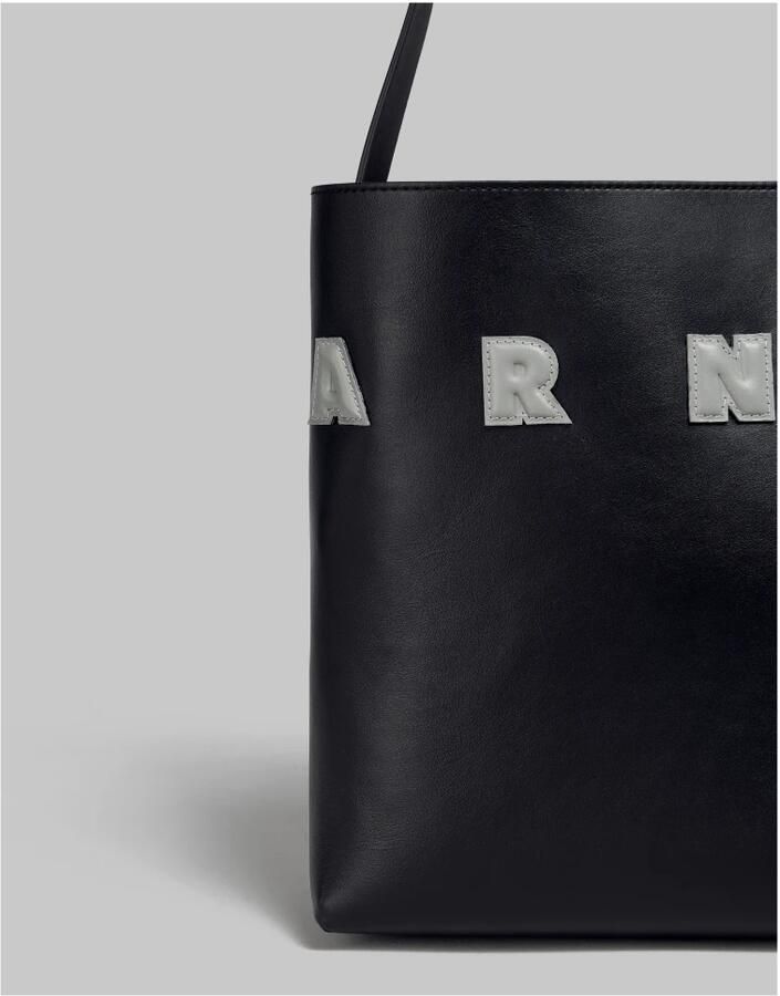 Marni Iconische schoudertas van kalfsleer met platte band Black Dames - Foto 5