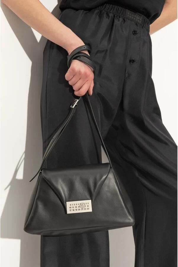 MM6 Maison Margiela Hobo bags Numeric Medium Soft Crossbody Leather Black in zwart - Foto 4