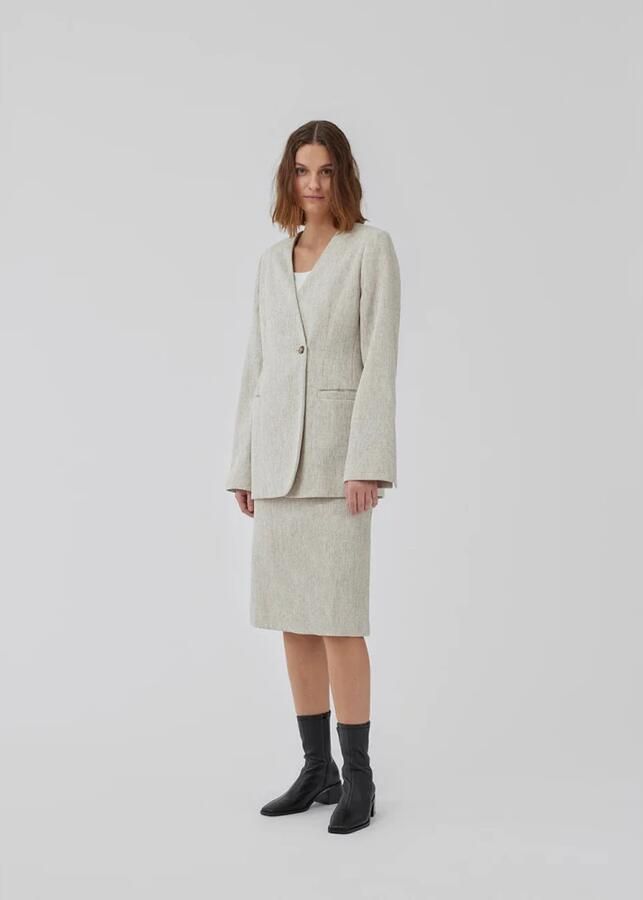 Modström Asymmetrische knoop blazer met split Beige Dames - Foto 2