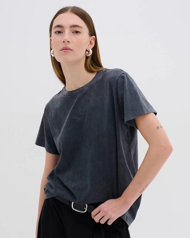 MY ESSENTIAL WARDROBE Dames Tops & T-shirts Seattlemw Logo Emb. Tee Donkergrijs