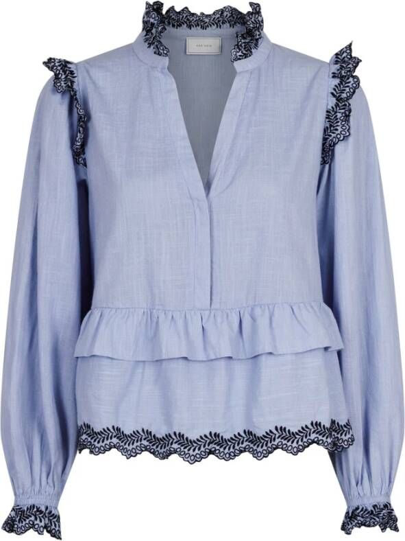 NEO NOIR Lichtblauwe Blouse met Geborduurde Ruches Blauw Dames