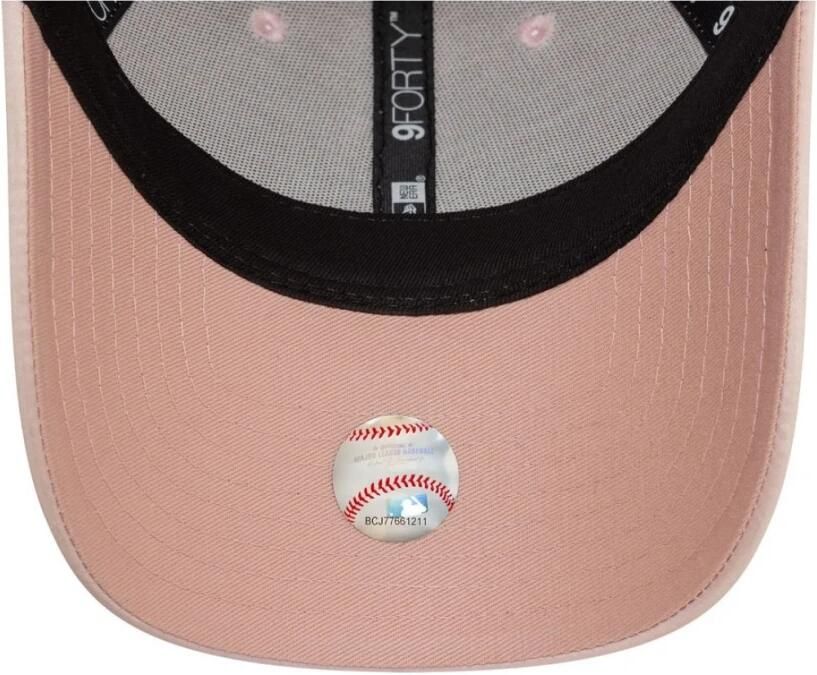 New era Female 9FORTY Satin York Yankees Women Caps lichtroze Maat ONE SIZE Accessoires