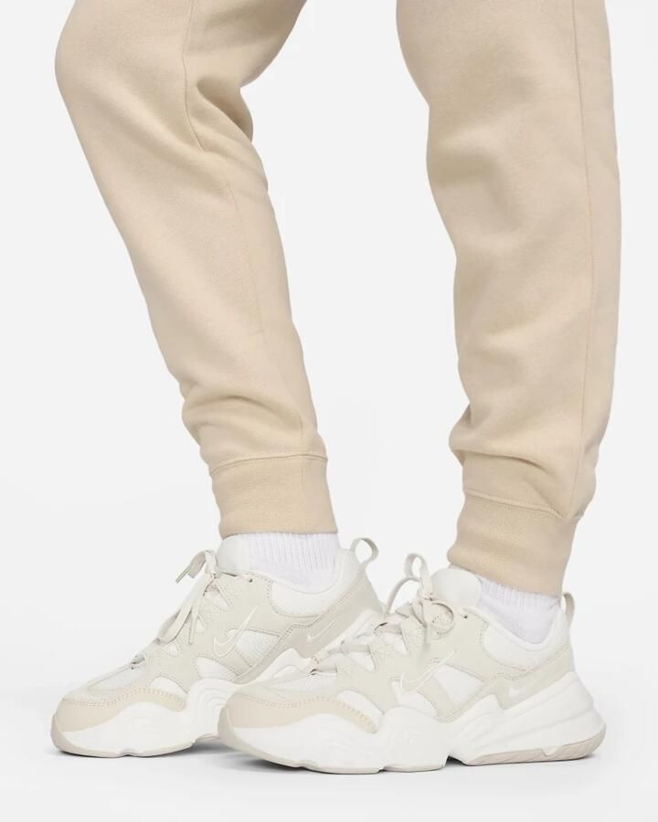 Nike Club Fleece Trainingsbroek Beige Dames - Foto 4