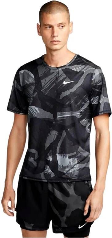 Nike Dri-FIT Miler Hardlooptop met korte mouwen en camouflageprint voor heren Zwart