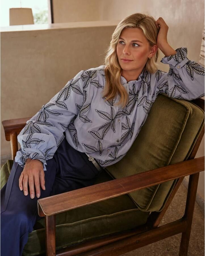 NUKUS Dames Blouses Jenna Blouse Embroidery Blauw - Foto 5