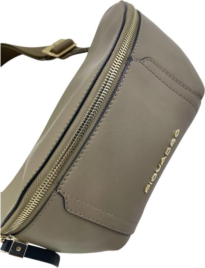 Piquadro Stijlvolle Crossbody Tas voor Dagelijks Gebruik Beige Heren