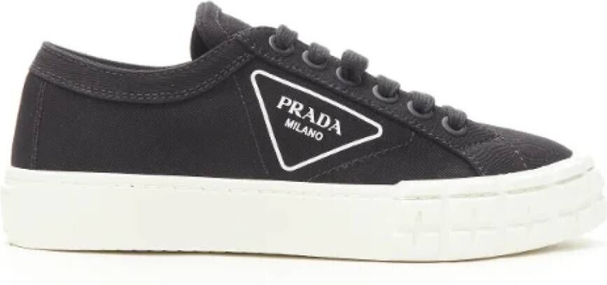 Prada Vintage Pre-owned Canvas sneakers Zwart Dames