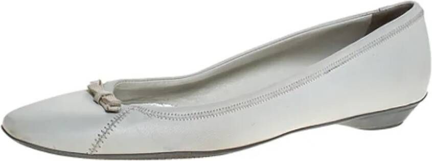 Prada Vintage Pre-owned Platte schoenen White Dames