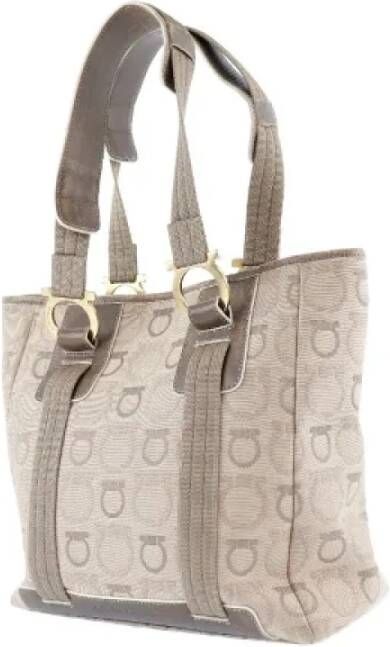 Salvatore Ferragamo Pre-owned Canvas shoulder-bags Beige Dames