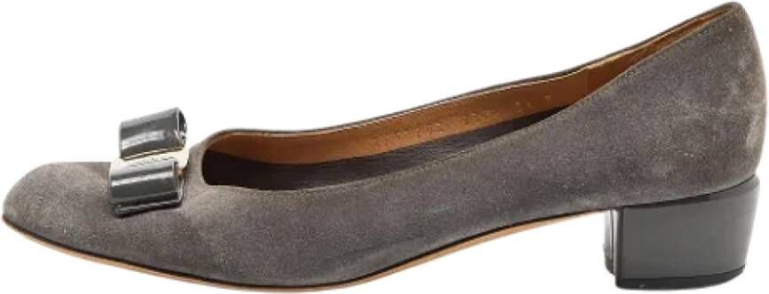 Salvatore Ferragamo Pre-owned Fabric heels Grijs Dames