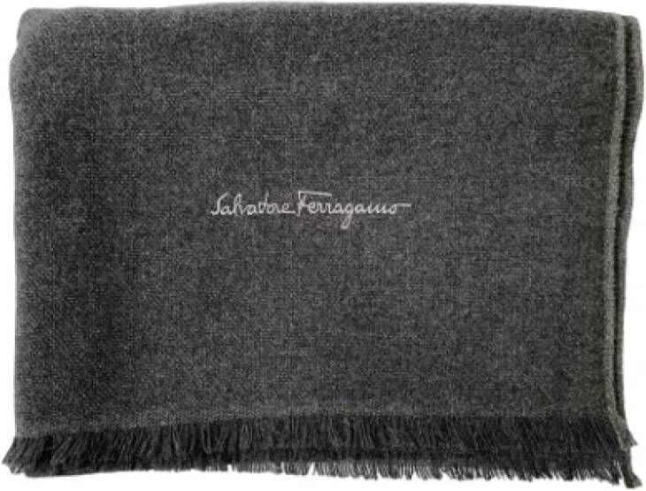 Salvatore Ferragamo Pre-owned Fabric scarves Grijs Dames