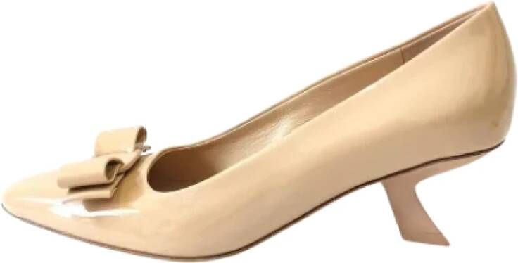 Salvatore Ferragamo Pre-owned Leather heels Beige Dames