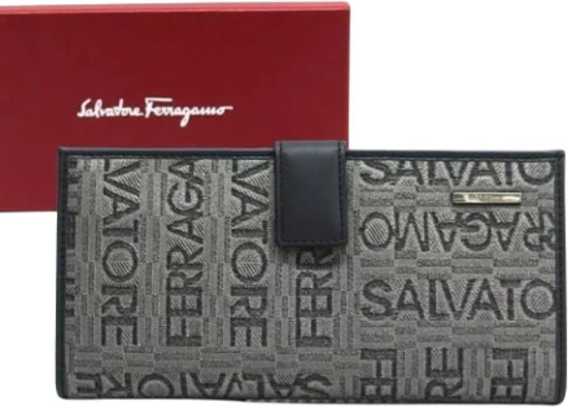 Salvatore Ferragamo Pre-owned Leather wallets Grijs Dames
