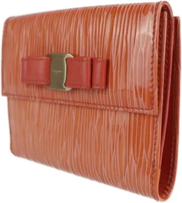 Salvatore Ferragamo Pre-owned Leather wallets Oranje Dames
