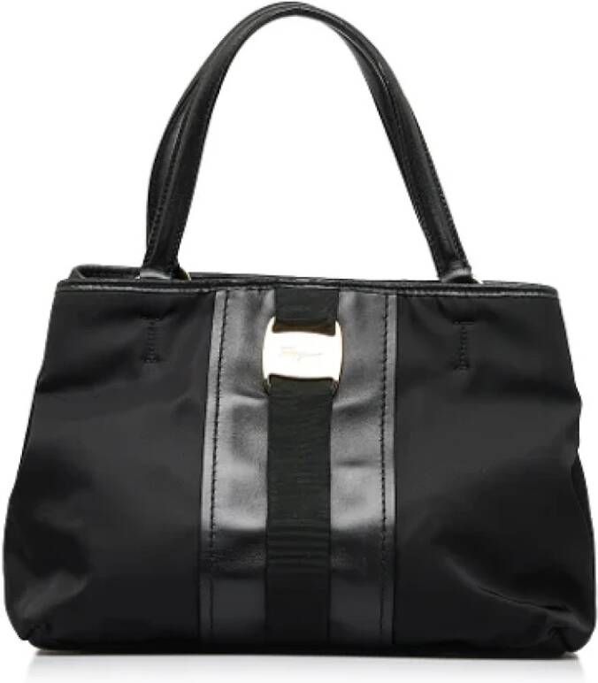 Salvatore Ferragamo Pre-owned Nylon handbags Zwart Dames