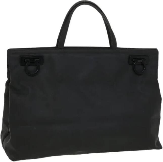 Salvatore Ferragamo Pre-owned Nylon handbags Zwart Dames