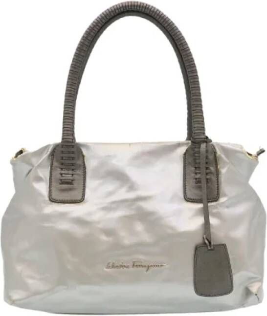Salvatore Ferragamo Pre-owned Plastic handbags Grijs Dames