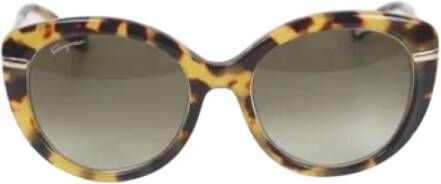 Salvatore Ferragamo Pre-owned Plastic sunglasses Bruin Dames