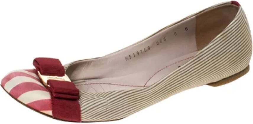 Salvatore Ferragamo Pre-owned Platte schoenen Meerkleurig Dames