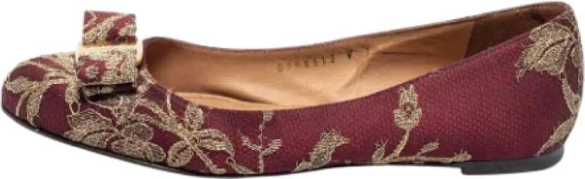 Salvatore Ferragamo Pre-owned Platte schoenen Rood Dames