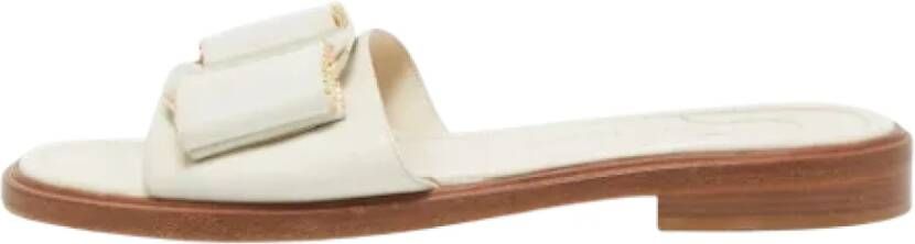 Salvatore Ferragamo Pre-owned Platte schoenen Wit Dames