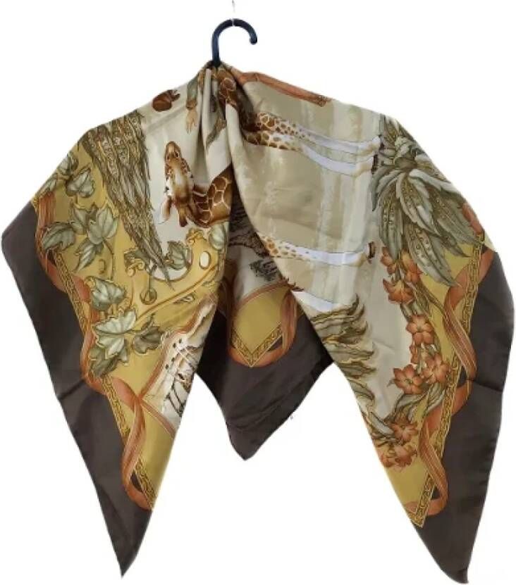 Salvatore Ferragamo Pre-owned Silk scarves Bruin Dames