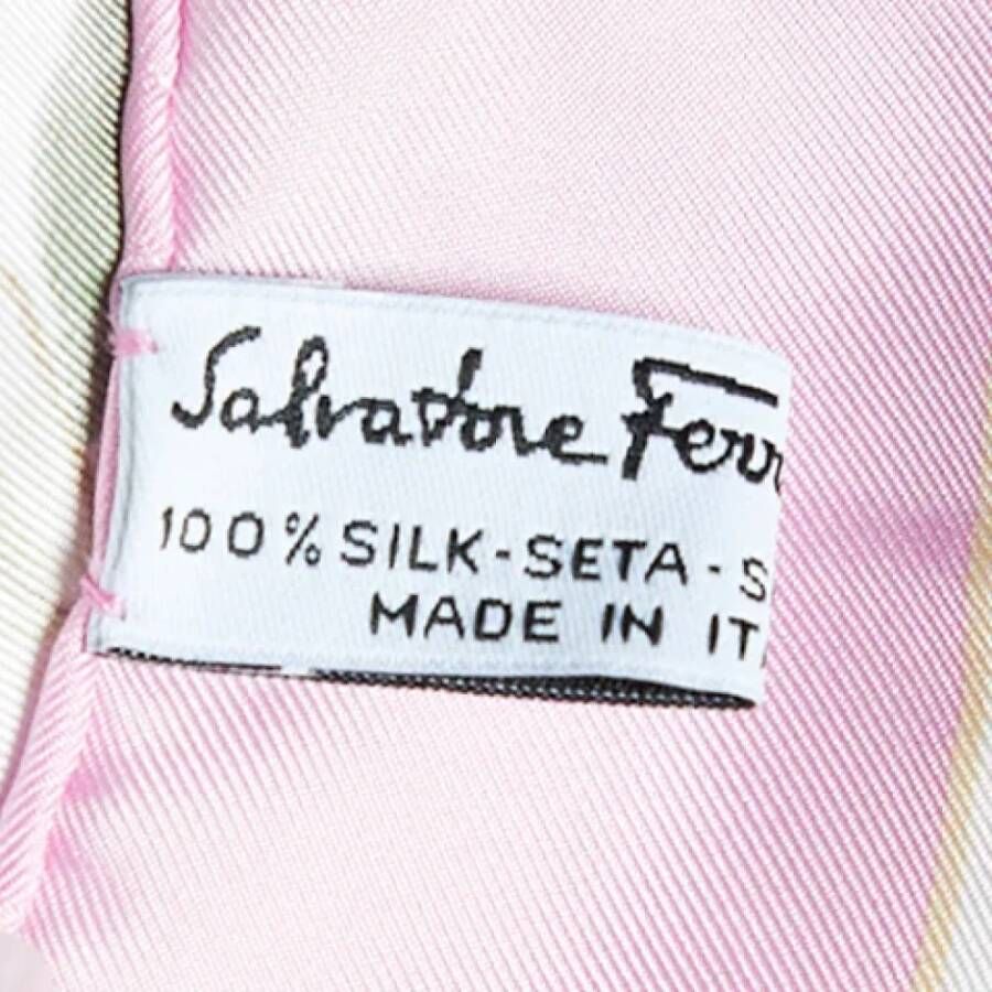 Salvatore Ferragamo Pre-owned Silk scarves Roze Dames