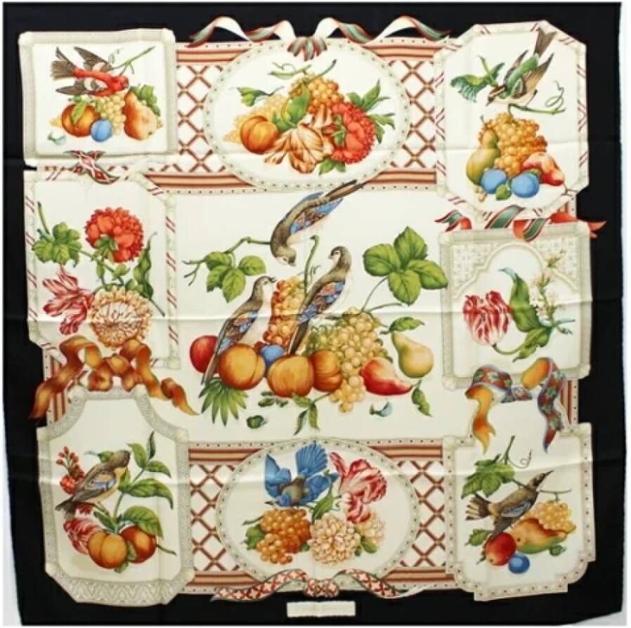 Salvatore Ferragamo Pre-owned Silk scarves Zwart Dames
