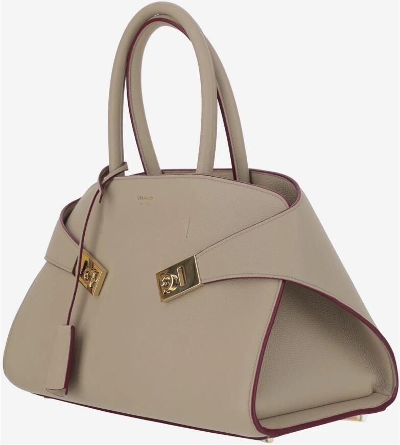 Salvatore Ferragamo Stijlvolle tassen voor elke gelegenheid Beige Dames